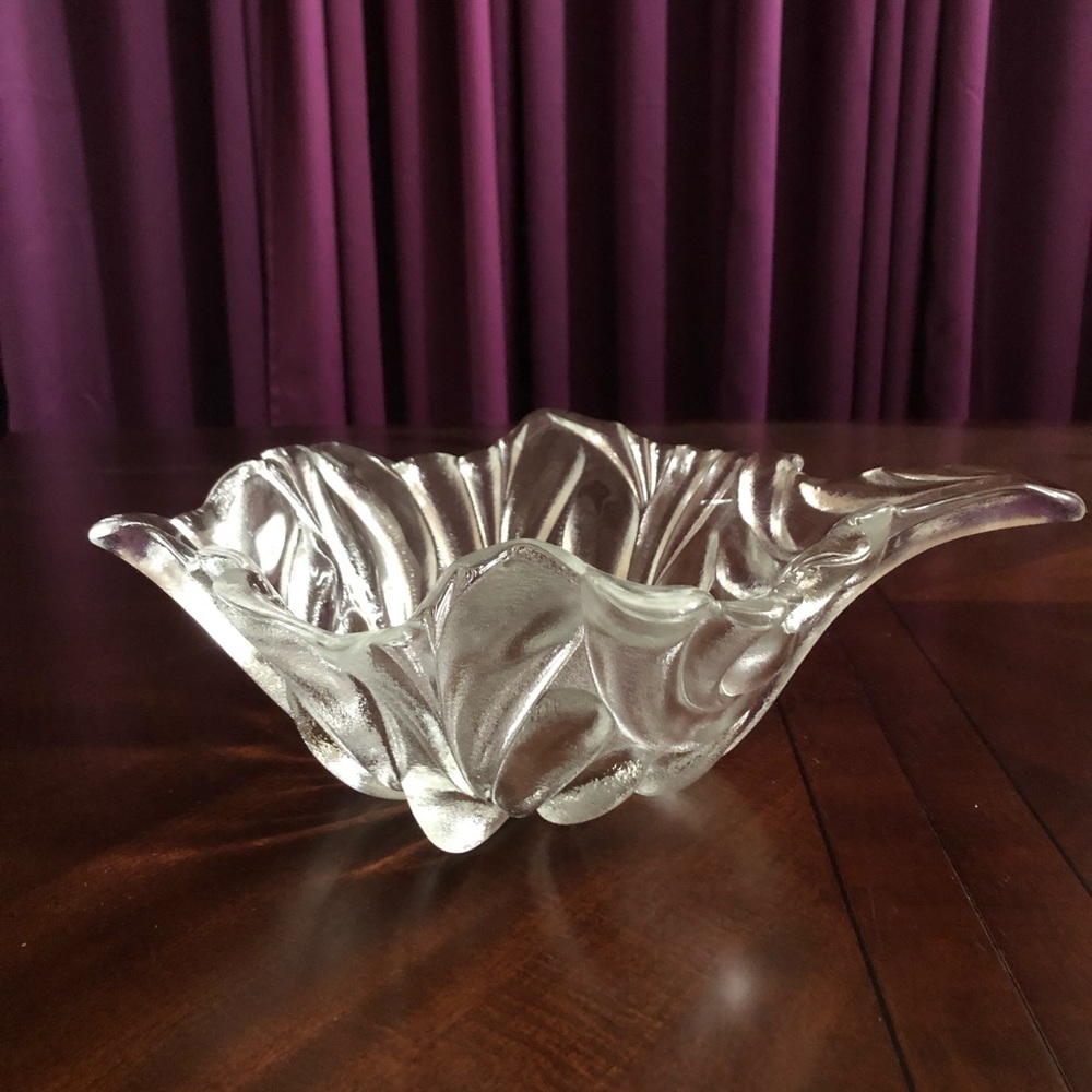 Clam Shaped Glass Bowl